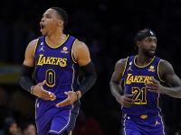 开云官方app入口-篮网后卫完成背靠背双+表现的简单介绍