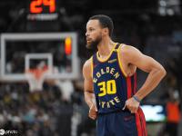 开云官网-勇士大胜马刺，库里砍下33分