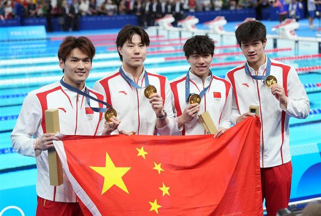优秀选手突围成功，晋级决赛靠近金牌