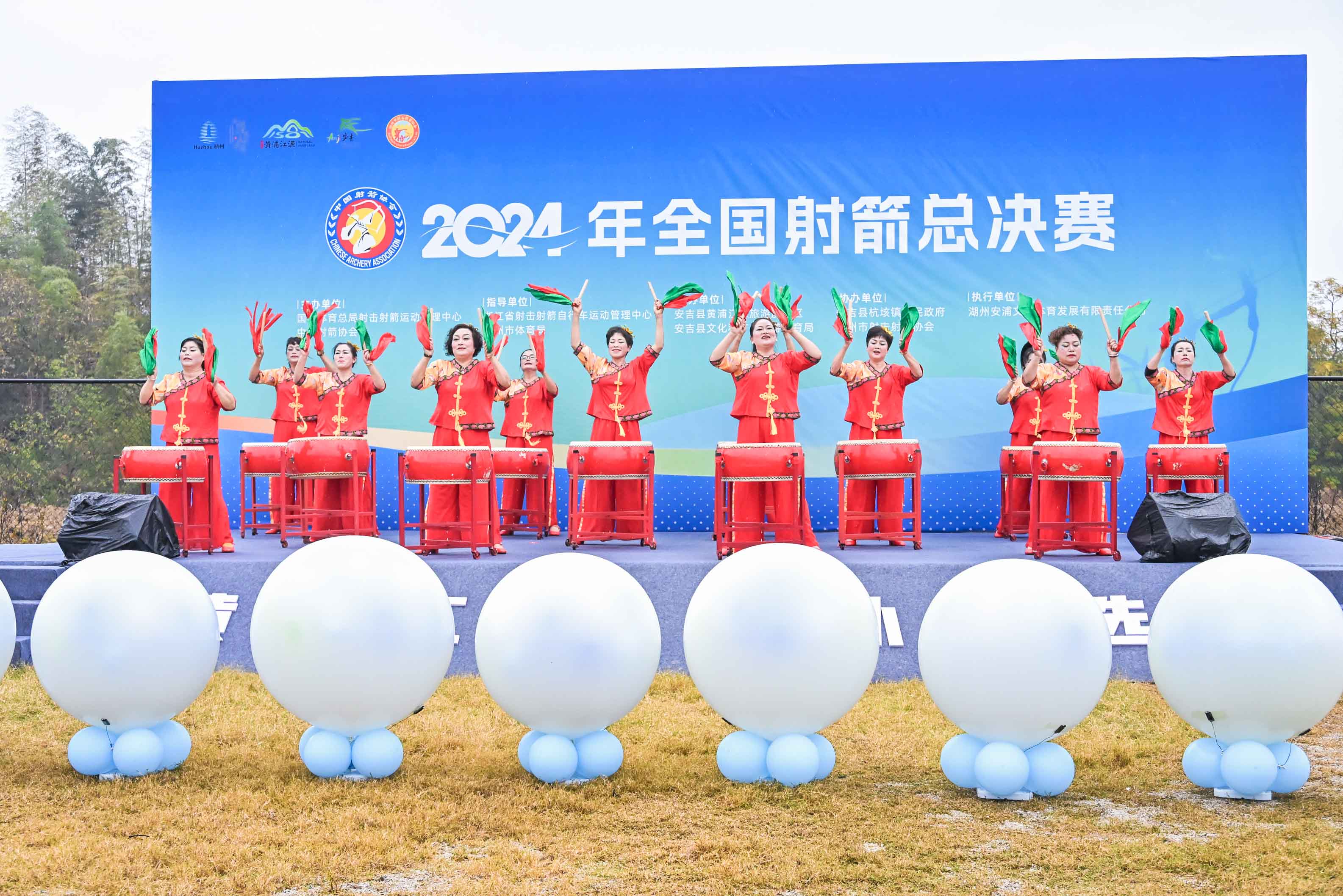 亚洲射箭传奇崭露头角，打破历史记录夺冠