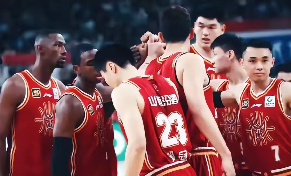 包含中国篮球联赛：球员们以胜利为目标全力拼搏的词条