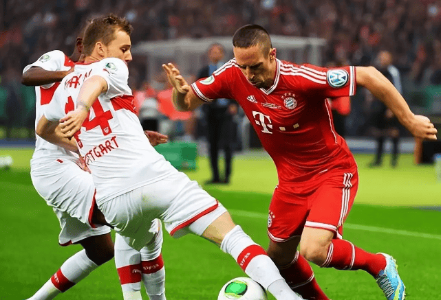 包含斯图加特球队调整战术，备战对阵沙尔克的词条