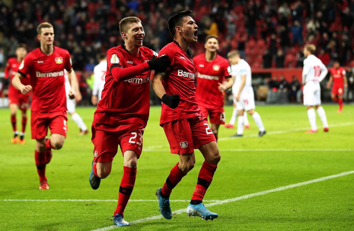 弗赖堡球员斩获进球王,赢得球迷们的掌声 弗赖堡球员斩获进球王,赢得球迷们的掌声