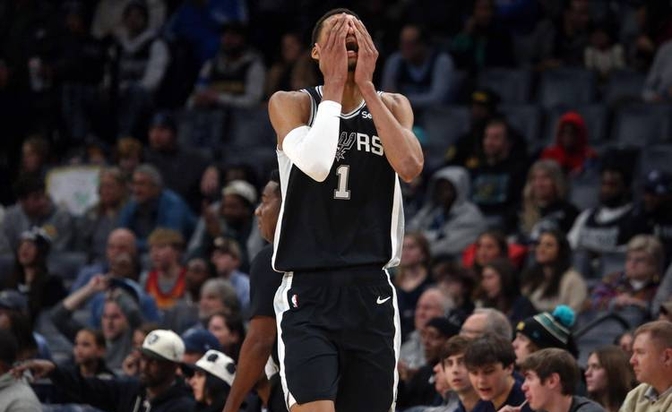 马刺关键时刻逆袭，取得胜利