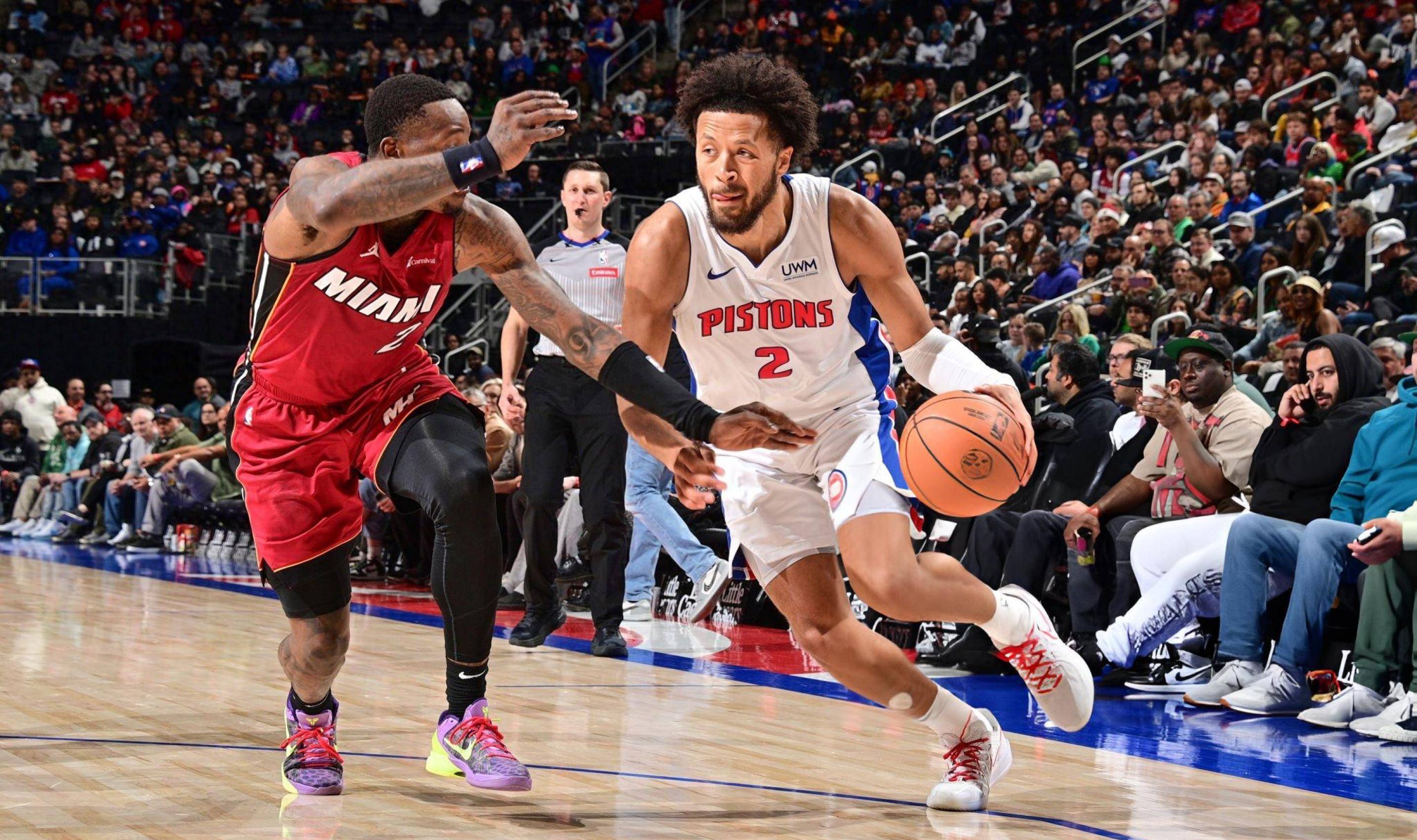 马刺关键时刻逆袭，取得胜利