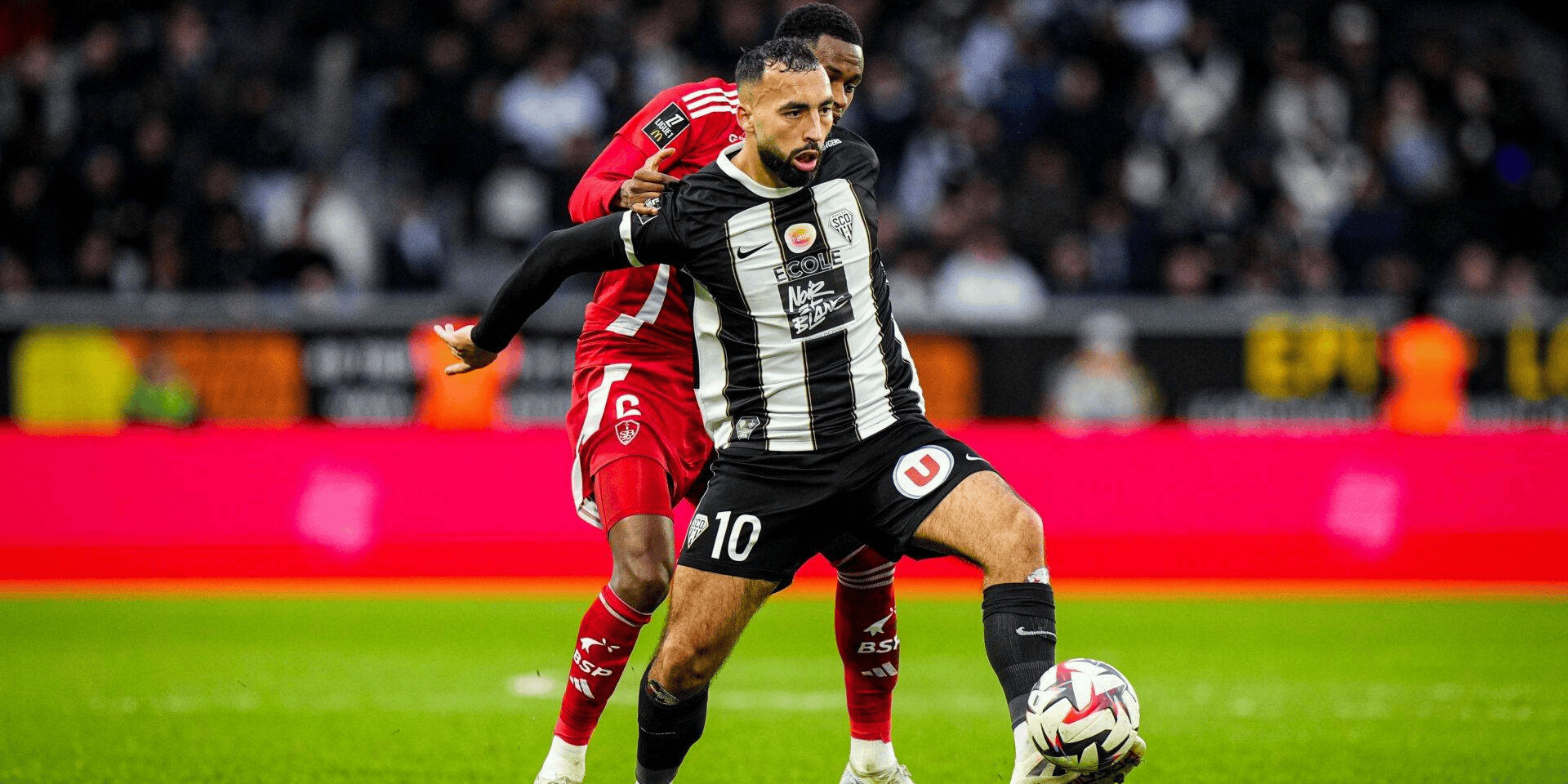 里昂主场大捷,法甲霸主地位岿然不动 里昂主场大捷,法甲霸主地位岿然不动