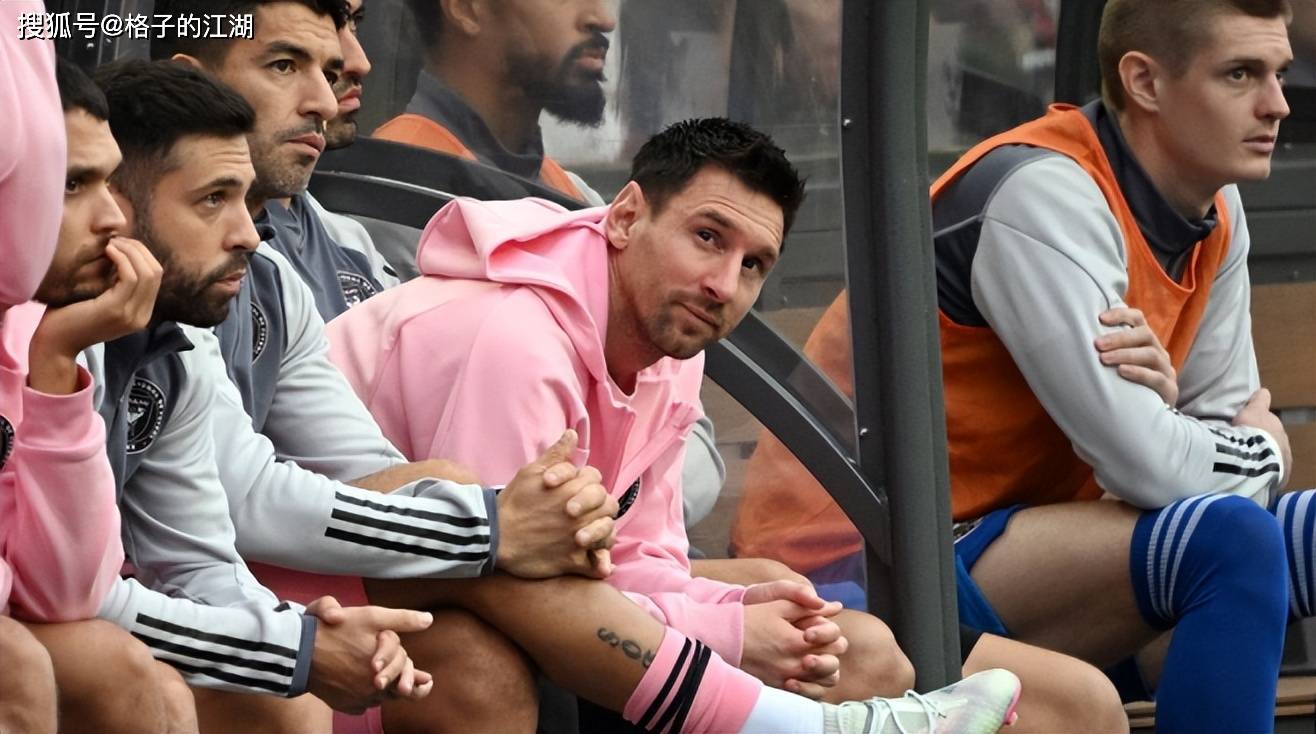 荷兰落后出局,球迷集体沉默 荷兰落后出局,球迷集体沉默