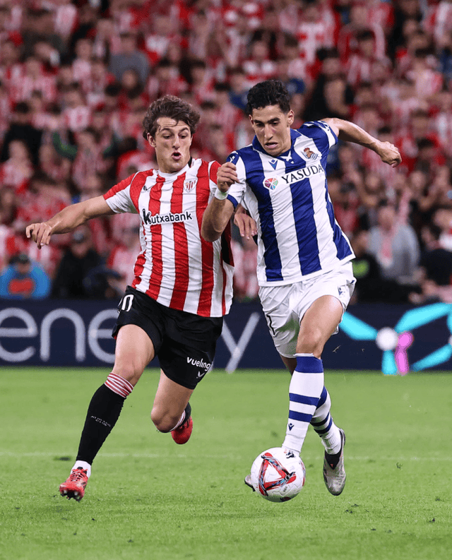 包含阿贾克斯淘汰皇家社会，闯入欧冠强的词条