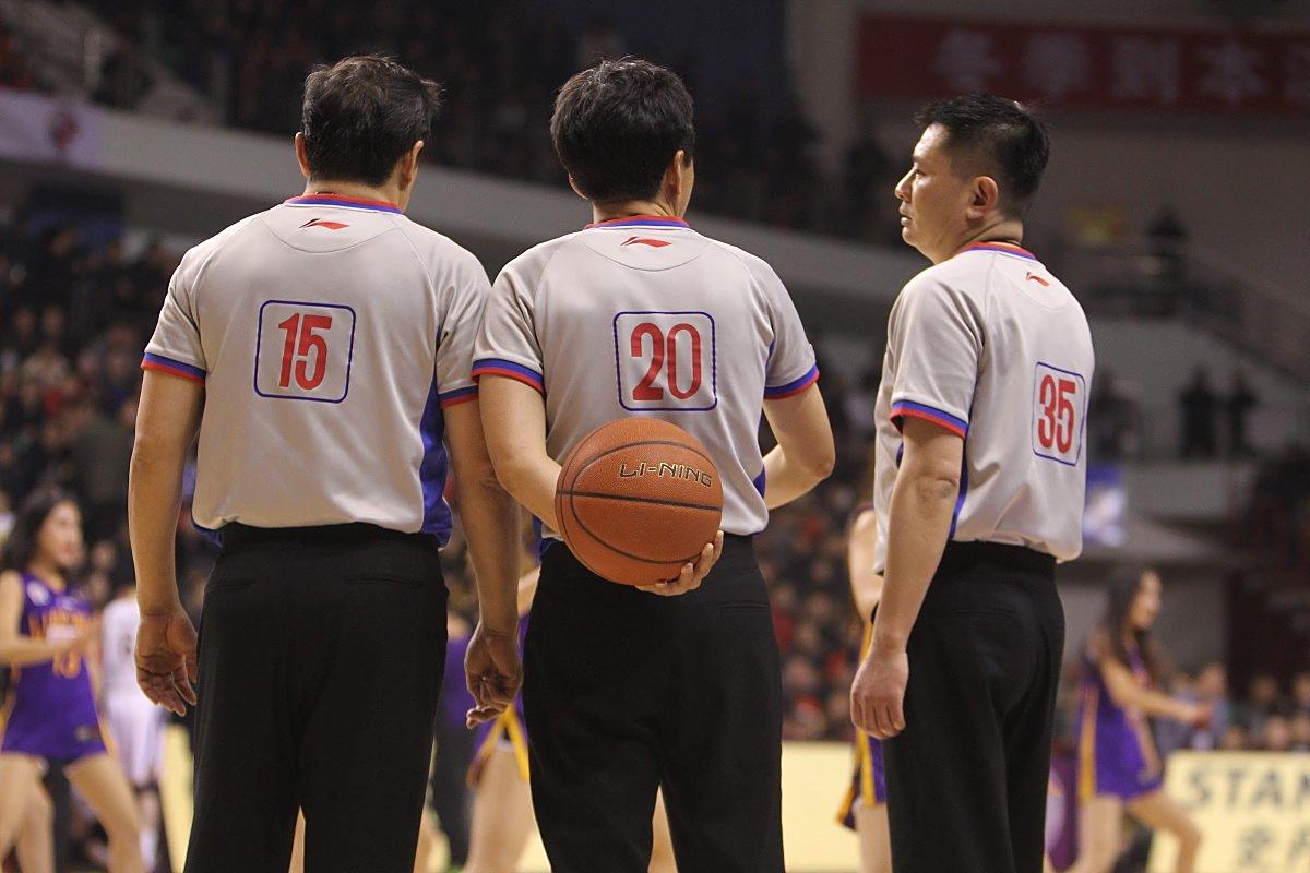 重庆男篮不畏强敌，夺回胜利