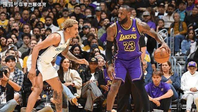 湖人力克篮网，詹姆斯砍下三双