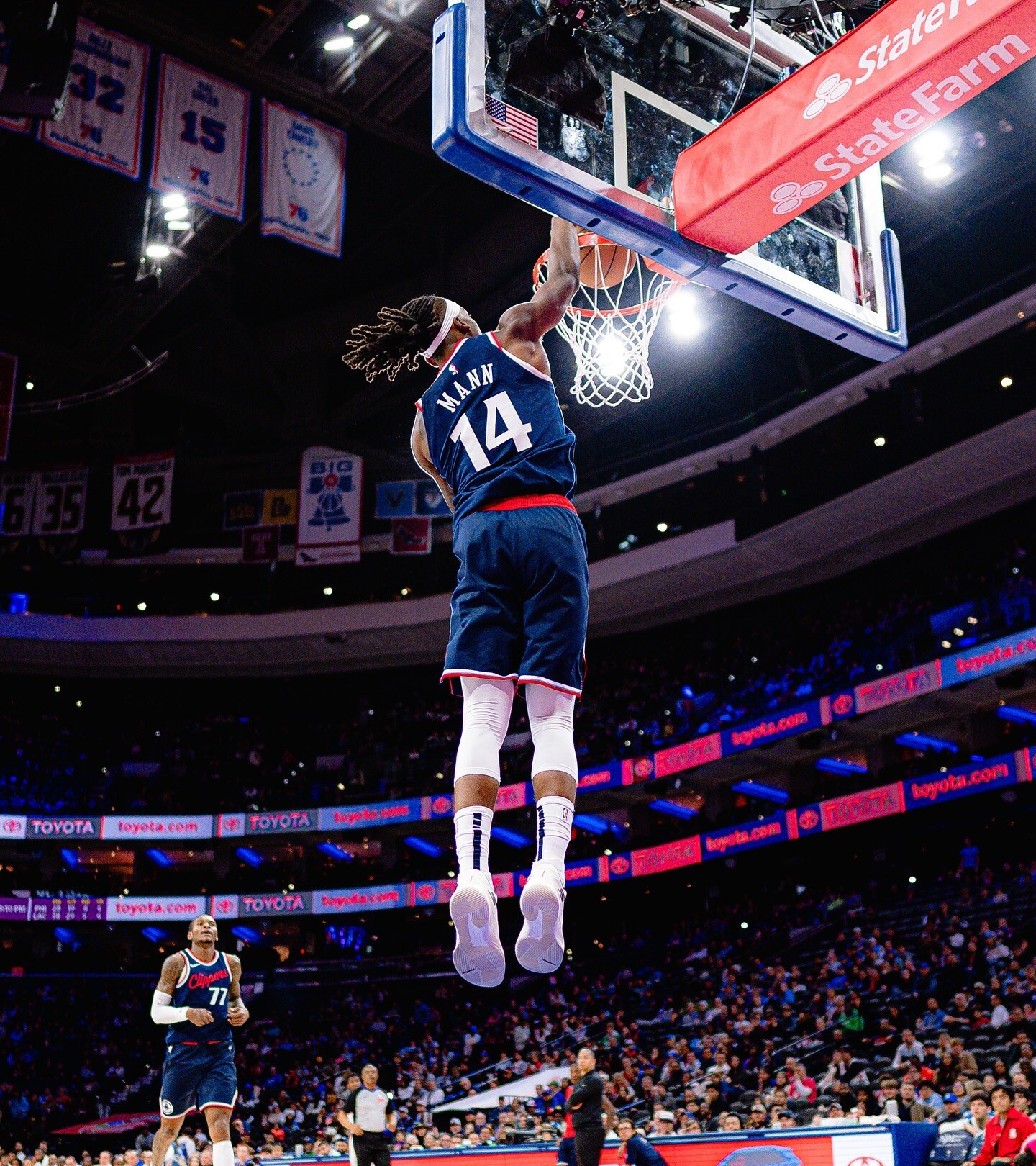 快船击败开拓者，保持不败战绩