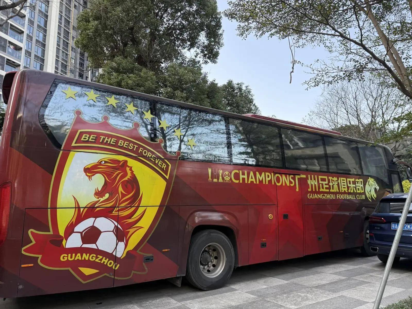 包含2021赛季中超20轮赛程出炉，广州队迎首发客战对手是身陷降级泥潭的球队的词条