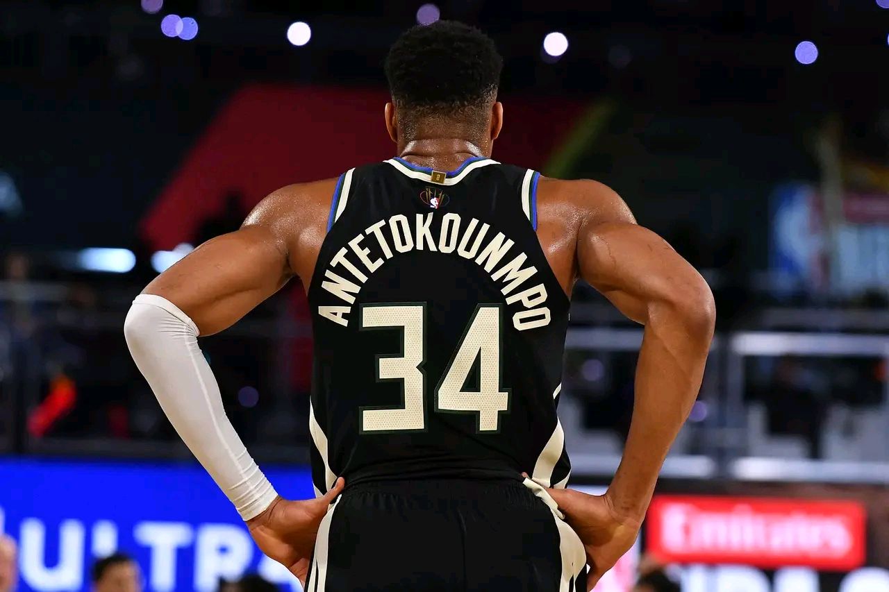 雄鹿大胜马刺,力压西部前三 雄鹿大胜马刺,力压西部前三