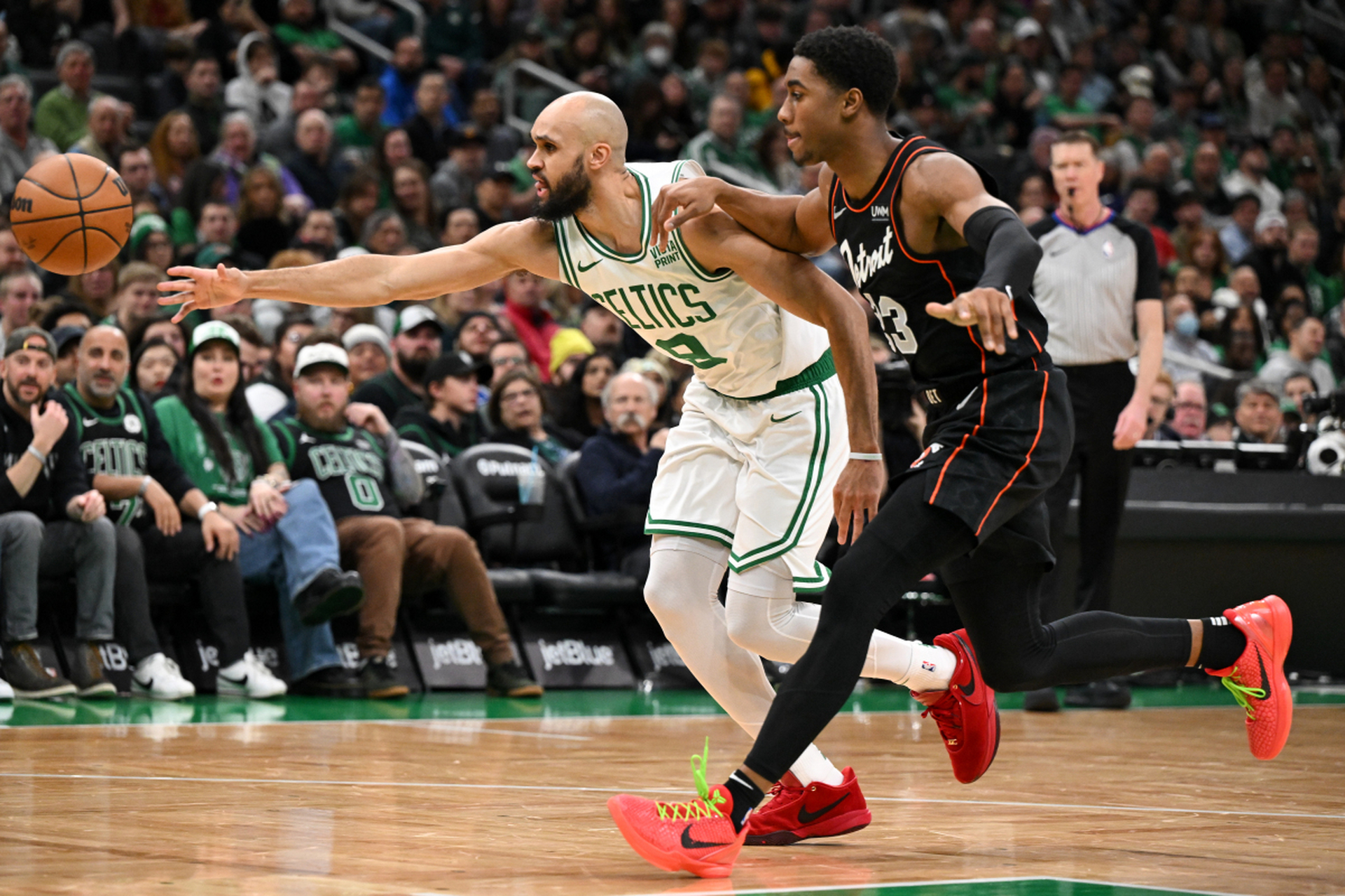 篮网主场击败凯尔特人,厄文独揽30分 篮网主场击败凯尔特人,厄文独揽30分