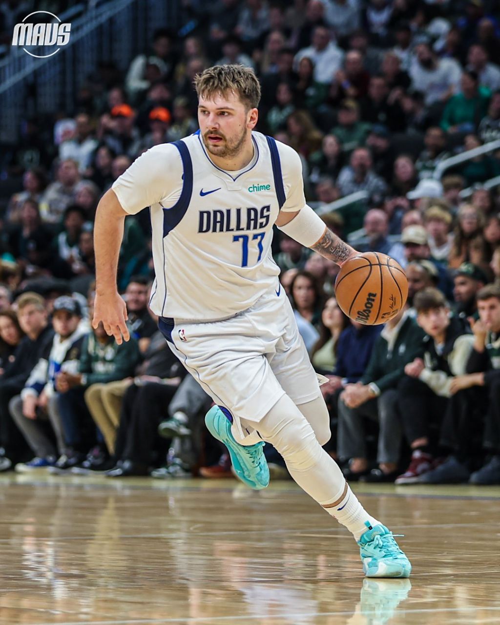 雄鹿力克独行侠,继续不败 雄鹿力克独行侠,继续不败