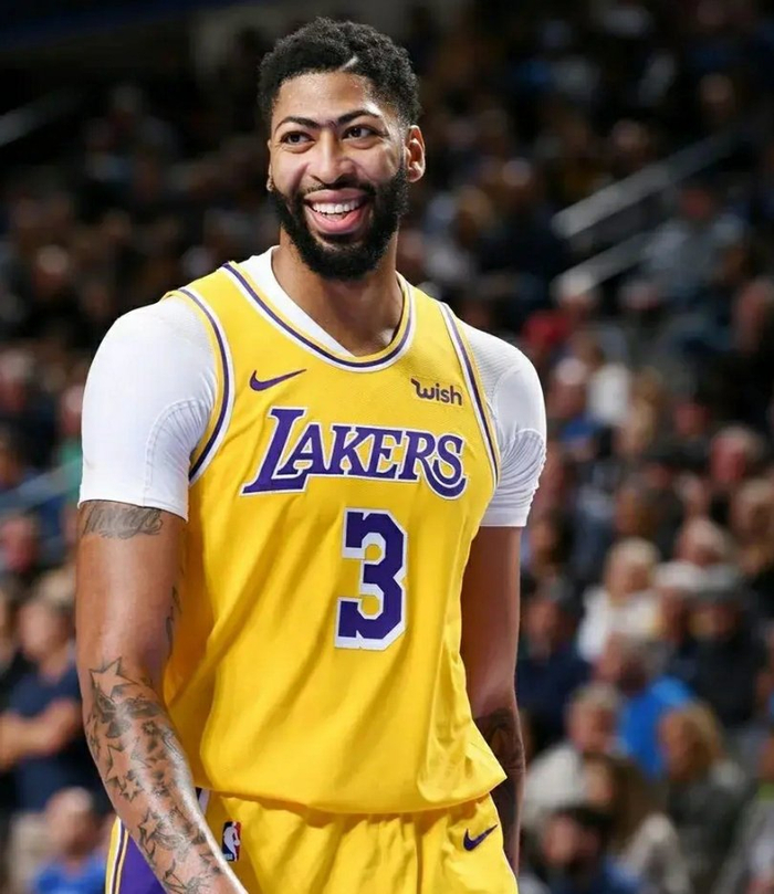 国王鏖战北京队，浓眉哥高光表现的简单介绍